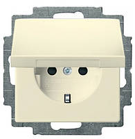20 EUK-92-507 Розетка із заземленням та кришкою Basic55 слонова кістка 2CKA002018A0351