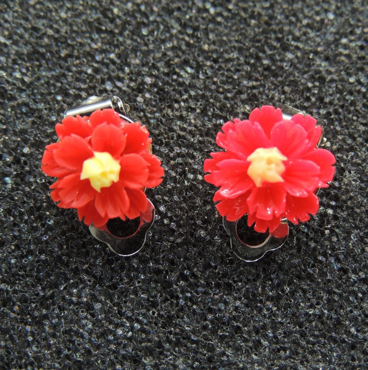 Сережки кліпси дитячі для вух без пробивання квітка Червона Хризантема, фото 1