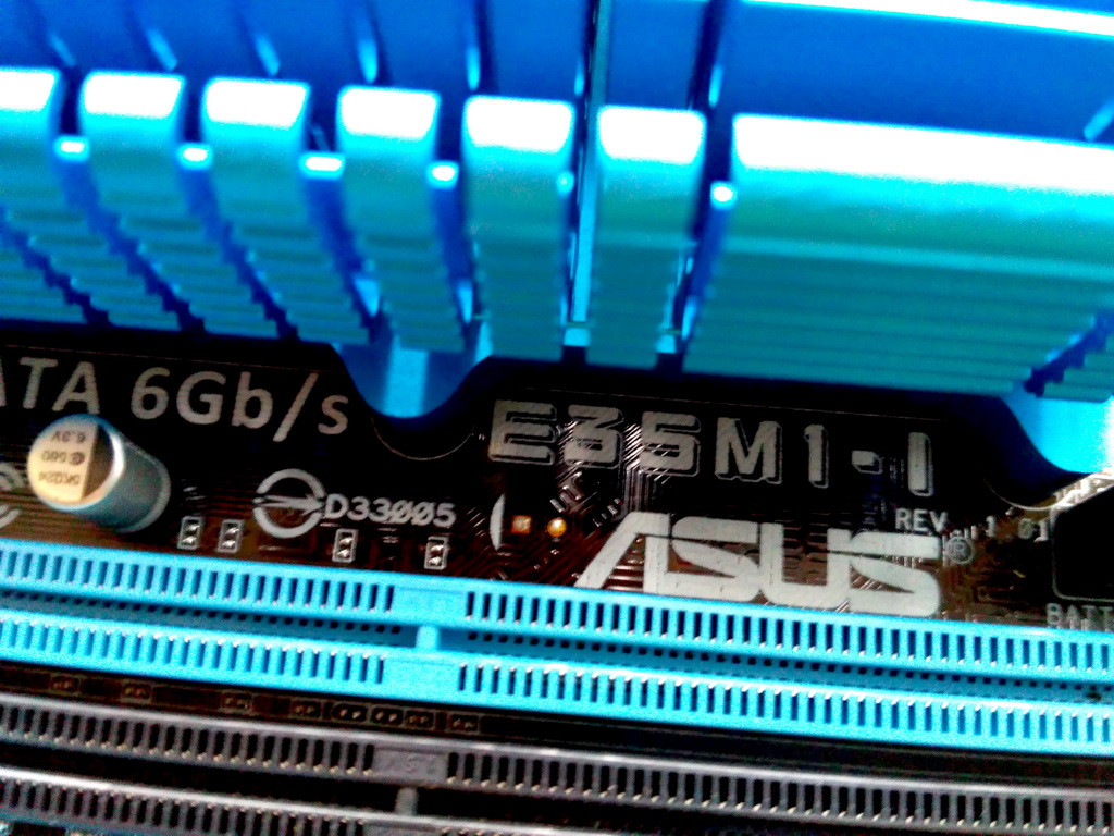 Мат плата с процессором ASUS E35M1-I - фото 4 - id-p385100370