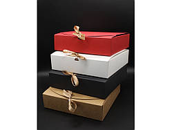 Картонна коробка для подарунків 24х24х6 см