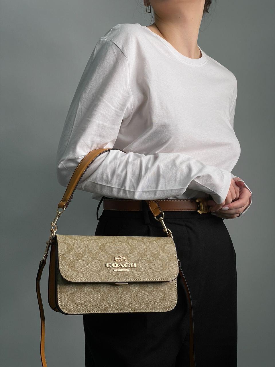 Жіноча сумка Коуч бежева Coach Beige Brynn Flap Crossbody In Signature Canvas