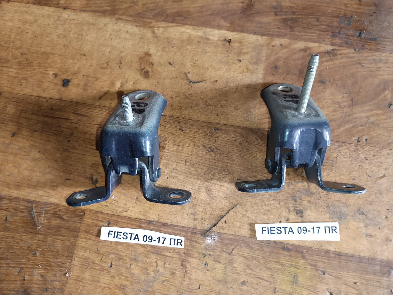 Петля передньої правої двери для Ford Fiesta 09-17