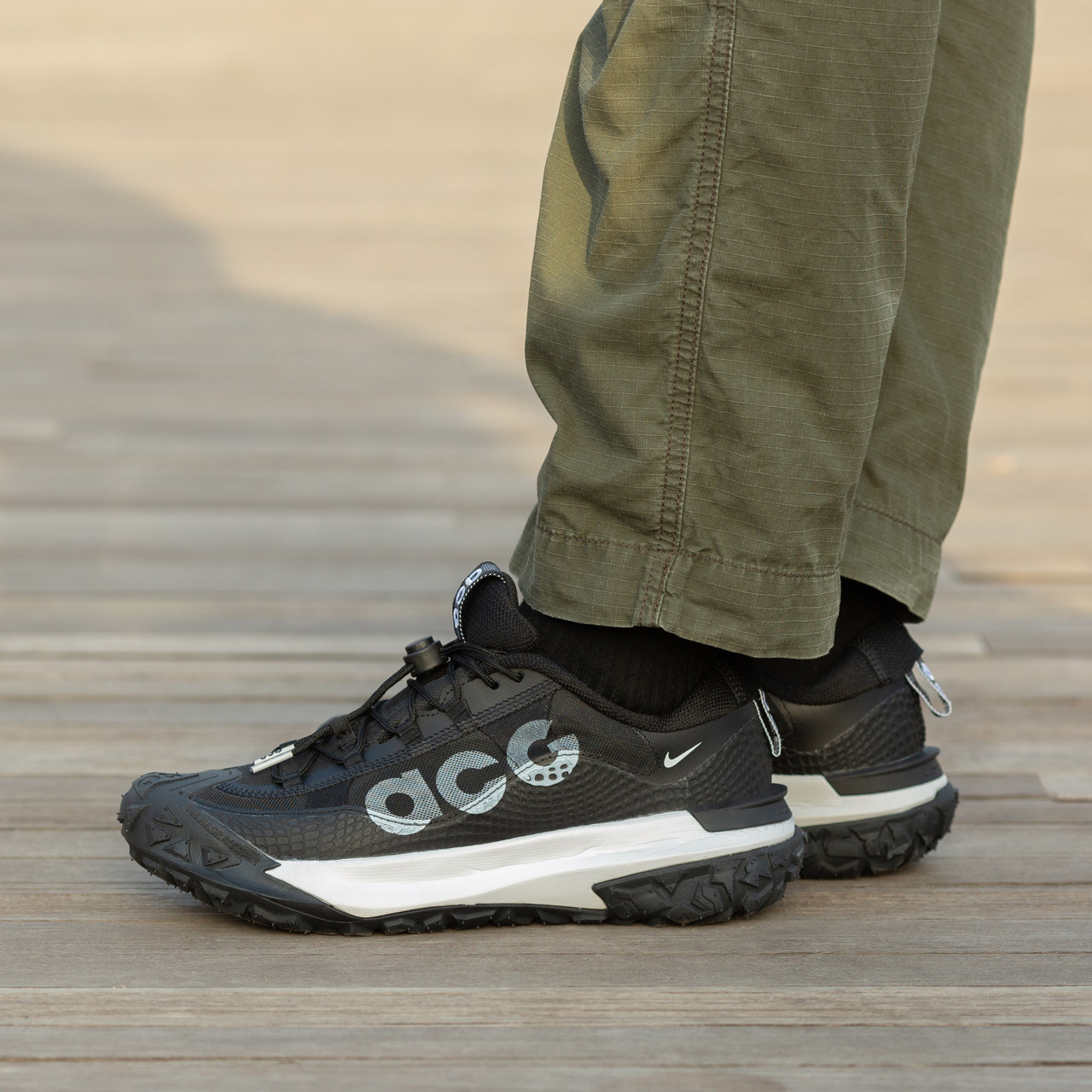 Чоловічі Кросівки Nike ACG Mountain Fly 2 Low Black White / Найк АСГ Моунтін Флай 2 Низькі Чорні з Білим