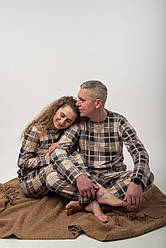 Парна піжама класична Family look - кофта з брюками, бежева у клітинку