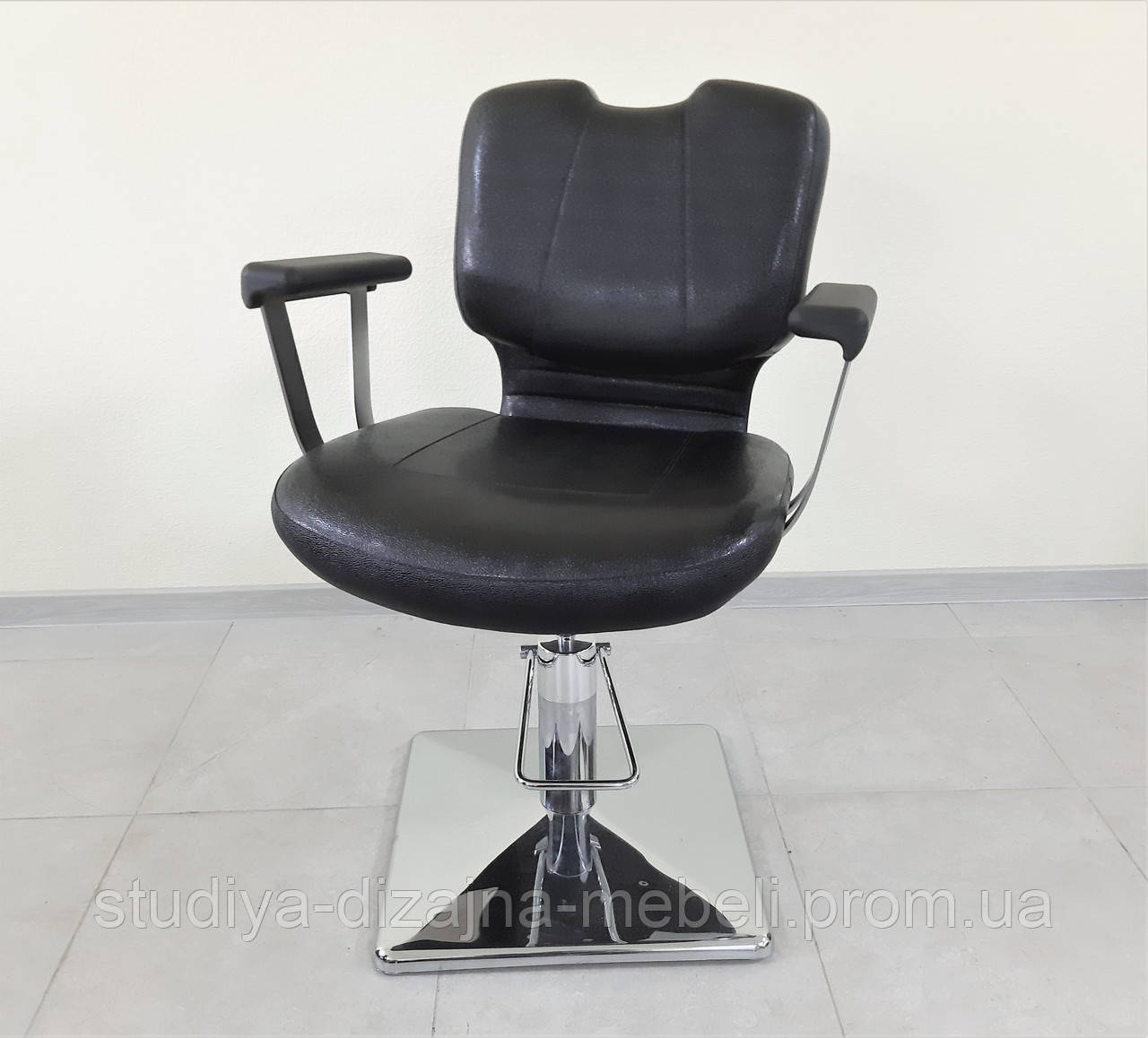 Парикмахерское кресло Даниэль гидравлика, квадрат черное - фото 3 - id-p2174779935