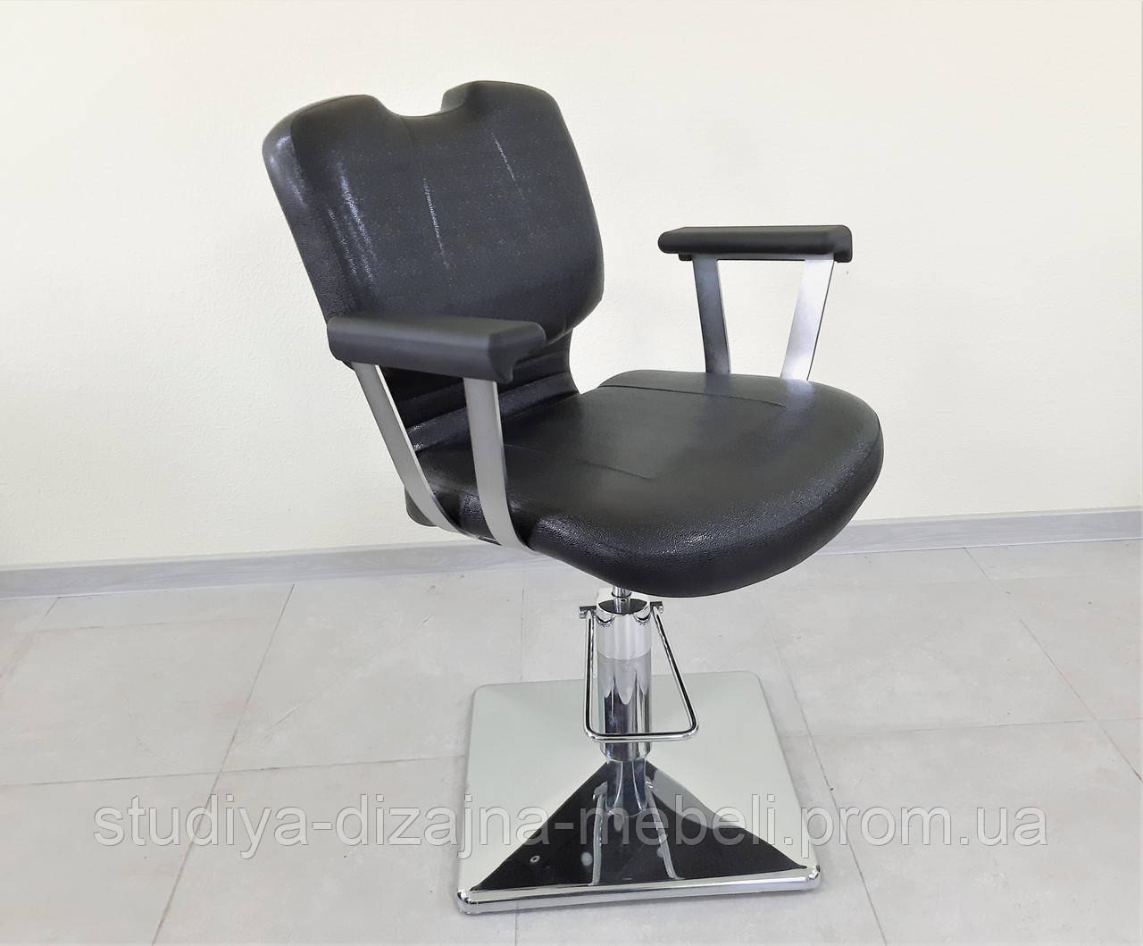 Парикмахерское кресло Даниэль гидравлика, квадрат черное - фото 2 - id-p2174779935