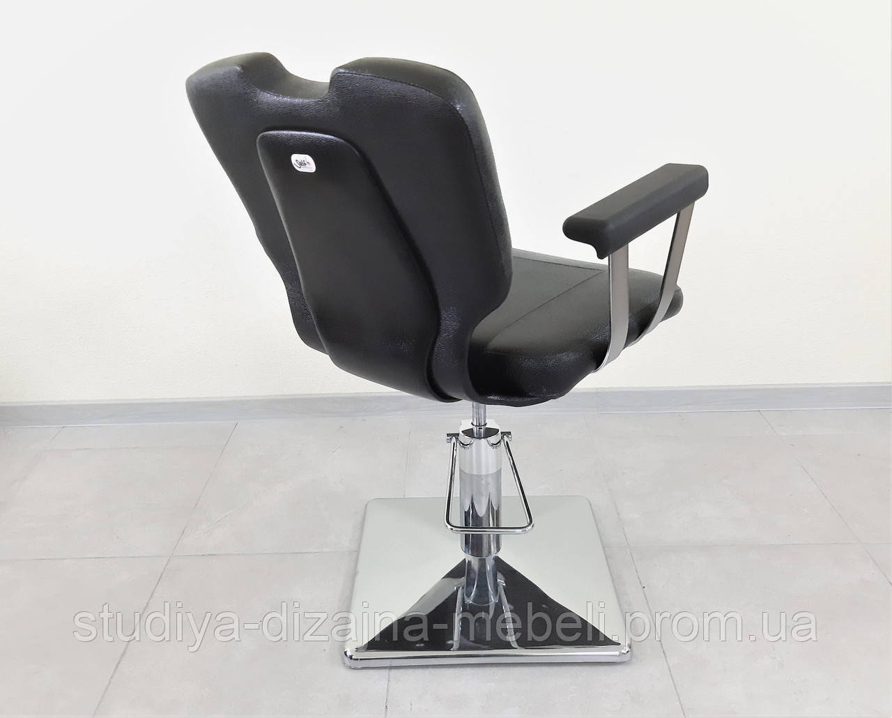 Парикмахерское кресло Даниэль гидравлика, квадрат черное - фото 5 - id-p2174779935