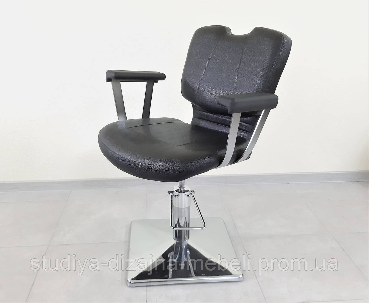 Парикмахерское кресло Даниэль гидравлика, квадрат черное - фото 1 - id-p2174779935