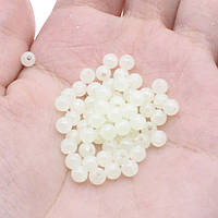 Намистини Finding Круглі куля Блідно-зелена світиться в темряві 4 мм Ціна за 1 шт