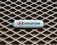 Шильдик с логотипом Hyundai