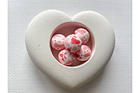 Бусина шар с принтом силиконовая (слингобусы) 15 мм Сердца красные на белом
