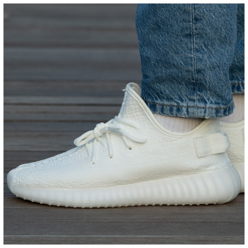 Чоловічі / жіночі кросівки Adidas Yeezy Boost 350 V2 Triple White, унісекс білі кросівки адідас ізі буст 350 в2, фото 1