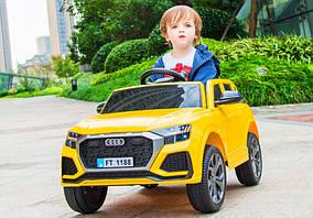 Дитячий повнопривідний електромобіль моделі Audi RSQ8 Yellow / Жовтий