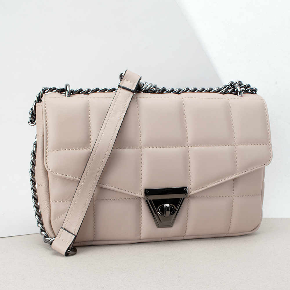 Сумка жіноча шкіряна в стилі Шанель Virginia Conti 03259 на ланцюжку пудрова