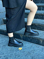 Челсі жіночі шкіряні чорного кольору на чорній підошві зимові LIKE