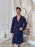 Чоловічий мусліновий халат на запах темно-синій лазневий халат для чоловіків із мусліну