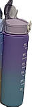 Пляшка з матовим покриттям для води з носиком і ремінцем градієнт фіолетова 950 мл, фото 3