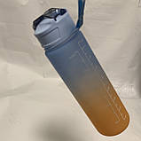 Пляшка з матовим покриттям для води з носиком і ремінцем градієнт блакитна 950 мл, фото 3