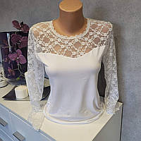 Блуза з мереживними рукавами та вставкою