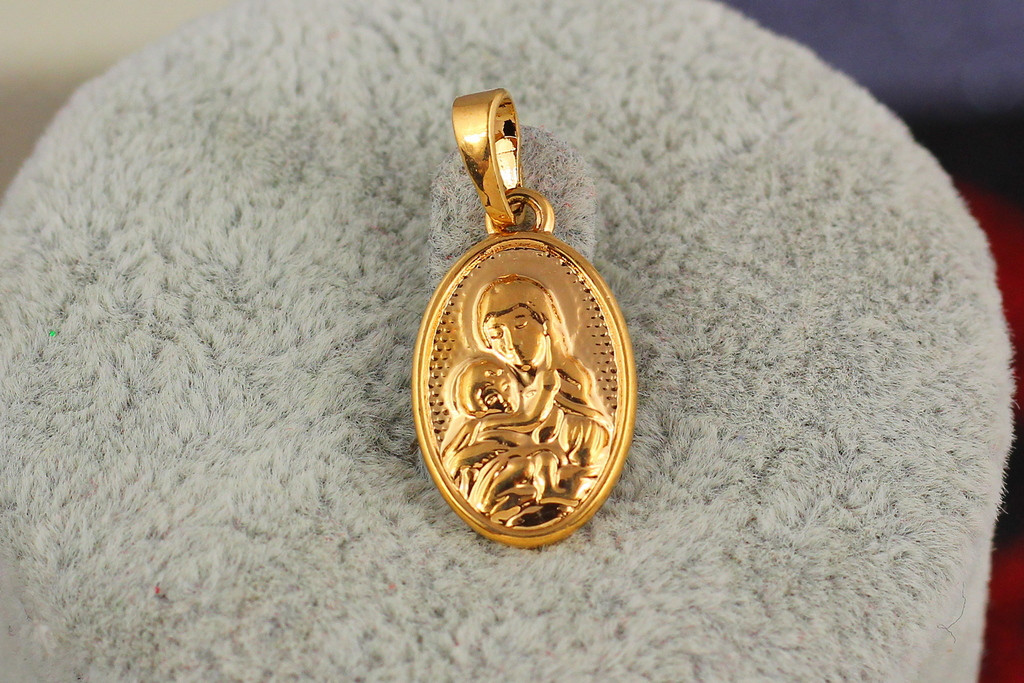Ладанка Xuping Jewelry овальна Марія з немовлям 1,6 см золотиста