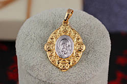 Ладанка Xuping Jewelry овальна з хвилястими краями Богородиця схилила голову до малятка 3 см комбінована