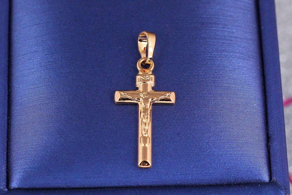 Хрестик Xuping Jewelry тонкий рівні краї з розп'ємом зверху на кінці напис 2.5 см золотистий