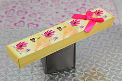 Подарункова коробочка кремова з малиновим бантом і метеликами для ланцюга та браслета р 21 см висота 2 см