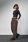 Класичні штани з акцентними ґудзиками на поясі — темно-коричневий колір, L (є розміри), фото 8