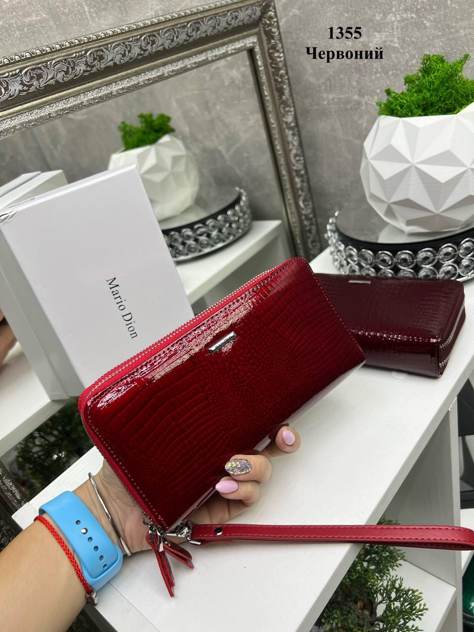Натуральна шкіра. Червоний - стильний гарний та зручний лаковий гаманець на 2 відділення на блискавці - 20х10х4 см (1355)