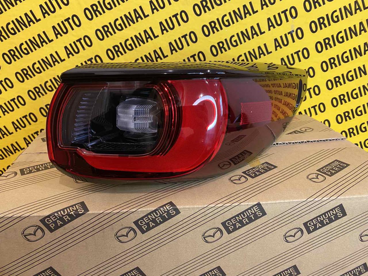 Ліхтар задній правий Mazda: CX-5 22-, KSD451150