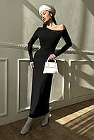 Трикотажное платье в рубчик с длинным рукавом черное длинное с открытым плечом облегающее стильное модное