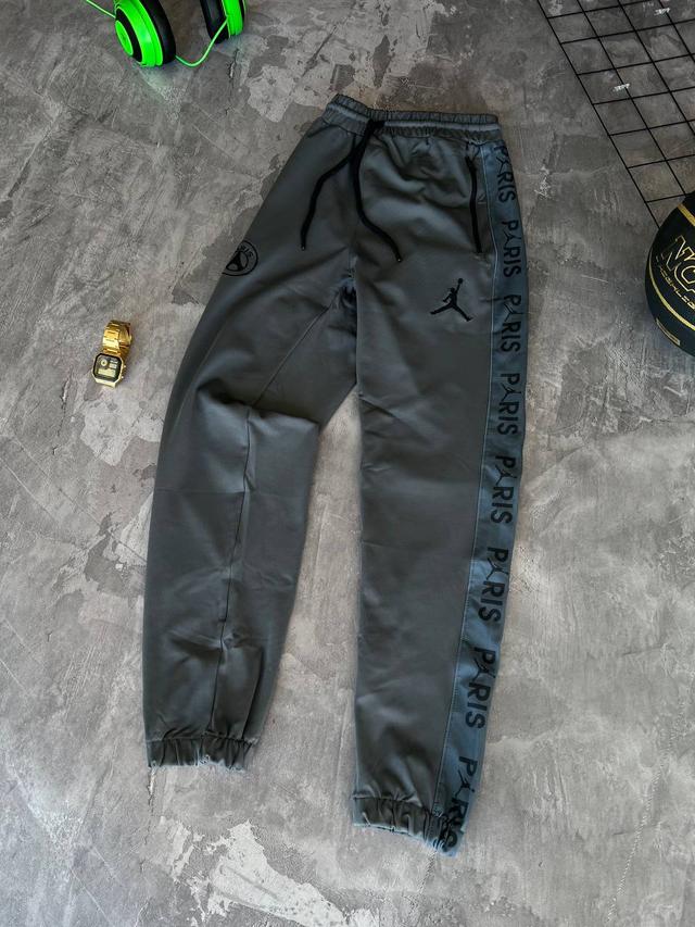 Спортивные мужские штаны Спортивные мужские штаны