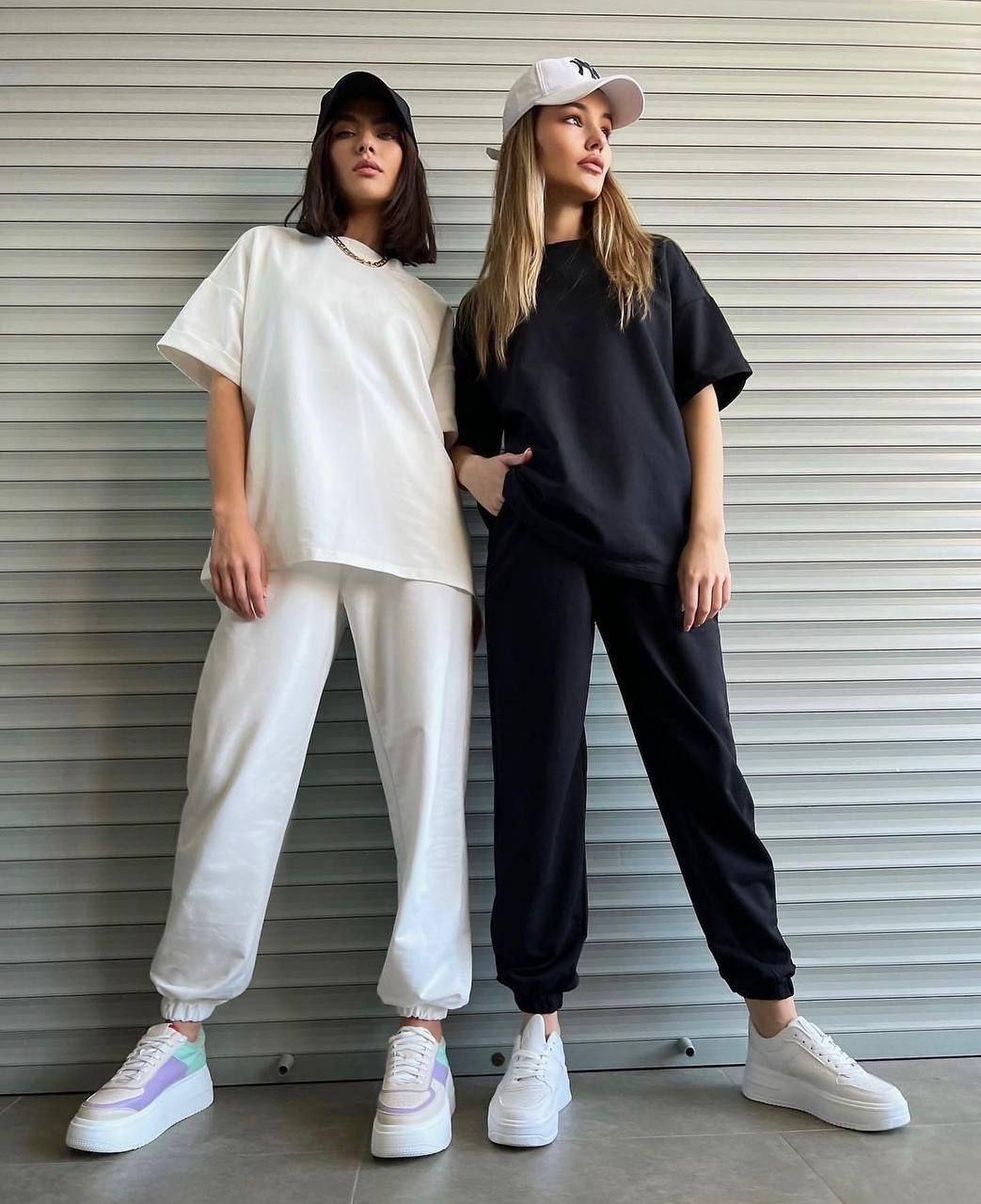 Жіночий базовий костюм/комплект футболка оверсайз і джогери (Розміри S,M,L), Чорний/Білий