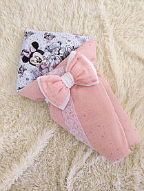 Демісезонний мусліновий конверт для новонароджених, персиковий з глітером та принтом Мінні