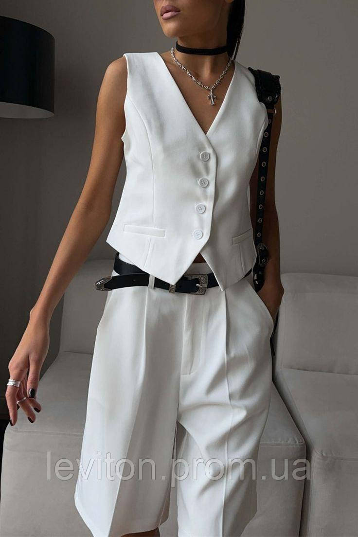 Жіночий класичний костюм: жилет + шорти бермуди