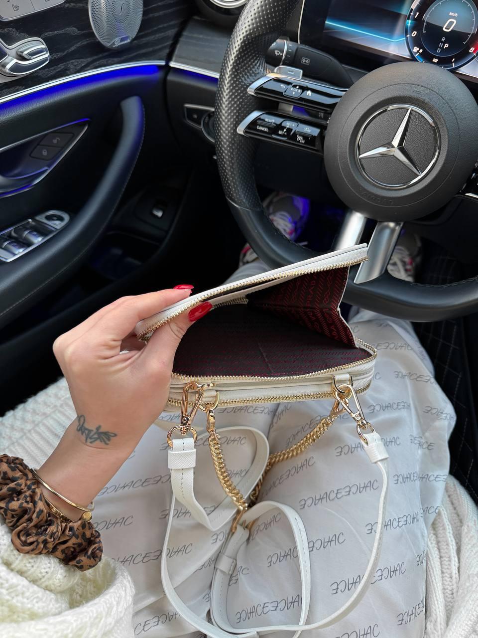 Жіноча сумка Прада біла Prada White