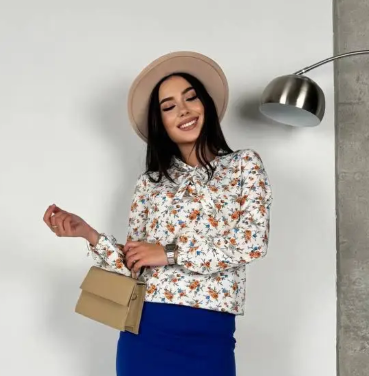 Стильна жіноча блуза в квіточку бежева нарядна блузка з довгим рукавами, фото 1