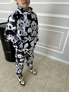 Принтований дитячий чоловічий костюм на легкому флісі - ідеальний вибір для весни та осені. Зручний та стильний, він пропонує