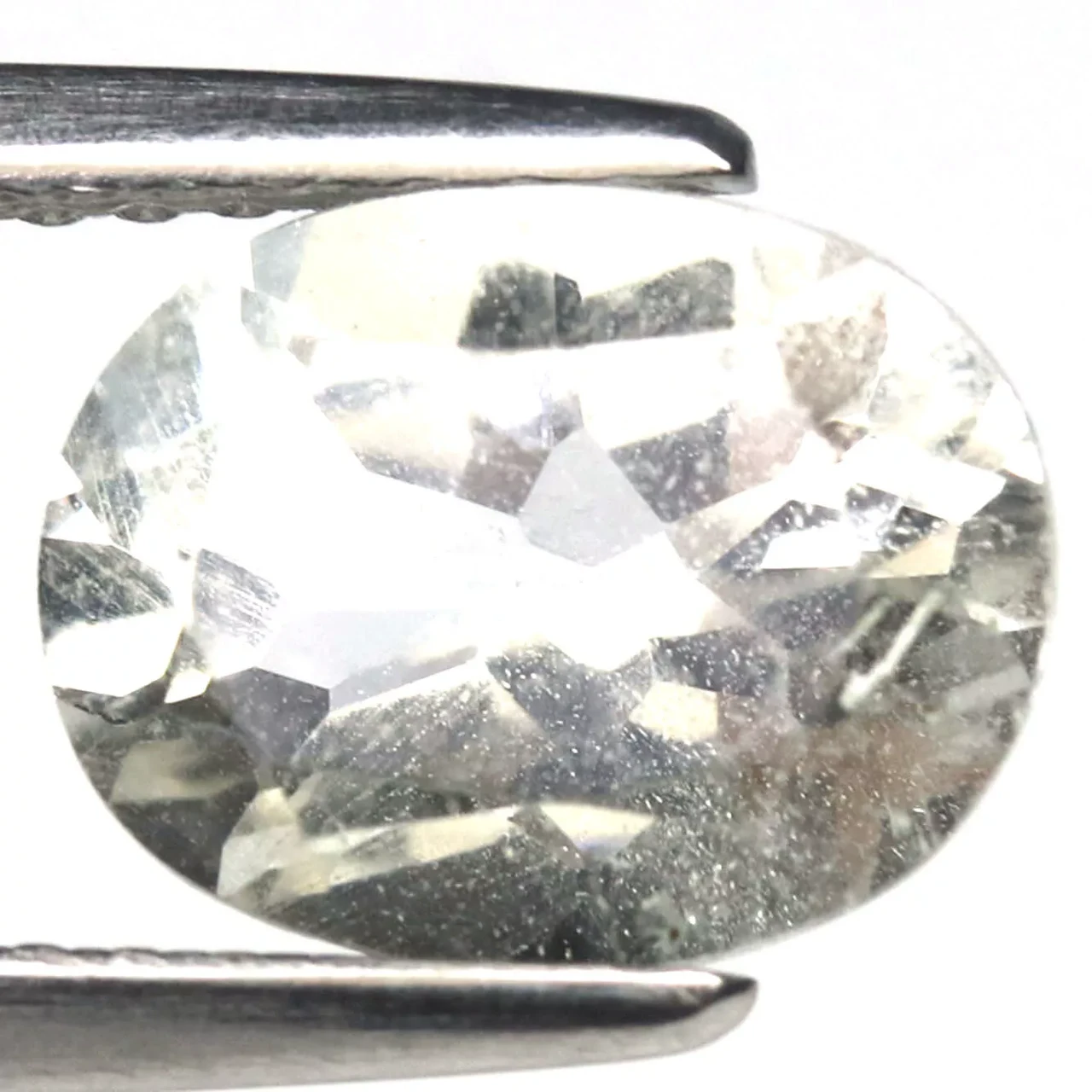 2.33 кт. Природний Бразильський топаз 1 шт. овал 9х7х5 без оброблення