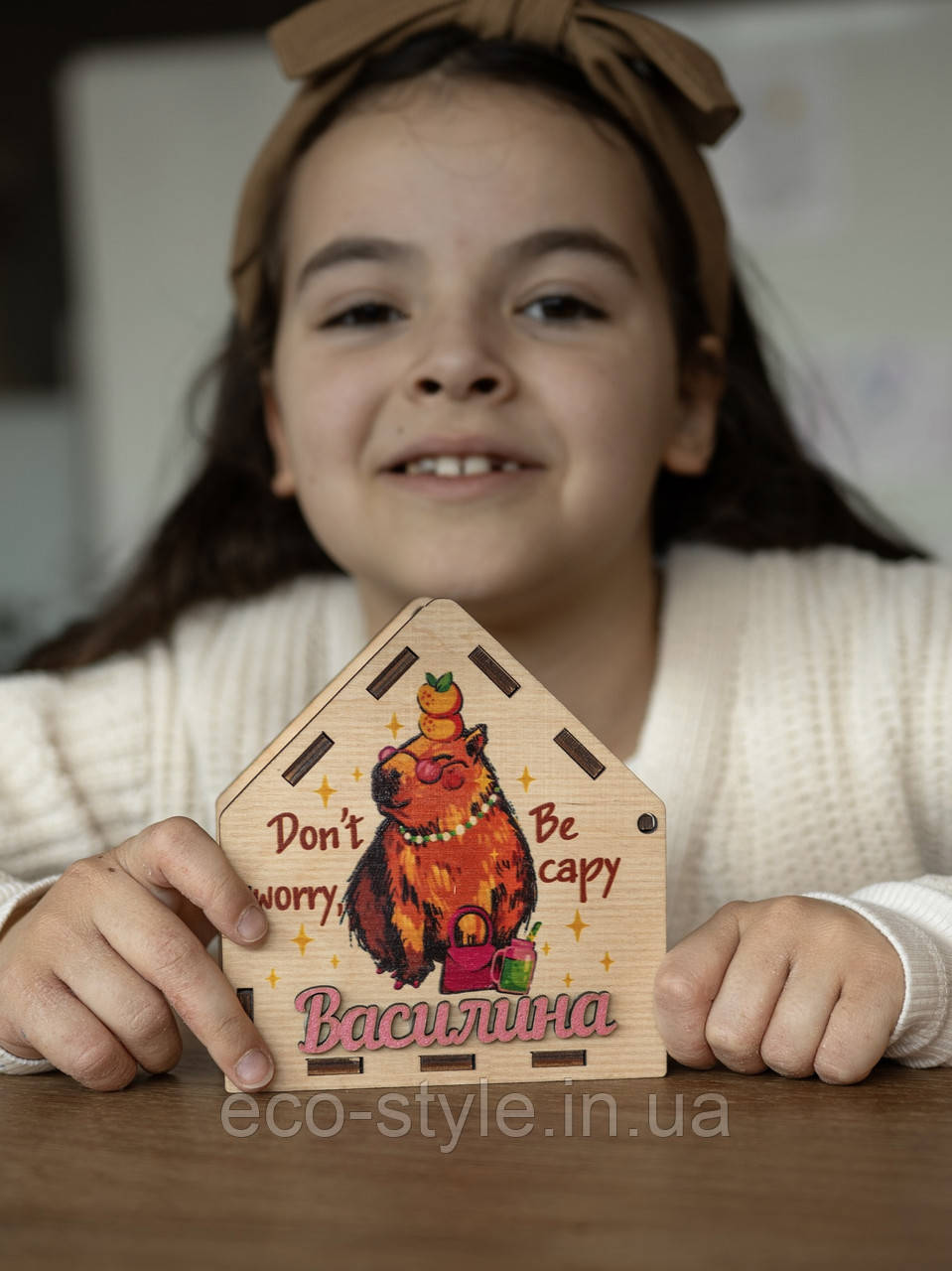 Скарбничка для школяра. Скарбничка будиночок Капібара. Подарунок на випускний школяреві. Скарбничка 13 см. Подарунок до школи, фото 1