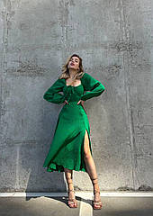 Зелене плаття з декольте на зав'язках, спокусливим вирізом на нозі, з тонкого мусліну