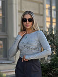 Сірий жіночий лонгслів з імітацією бра з віскози, фото 6