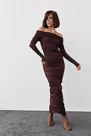 Силуэтное платье с драпировкой и открытыми плечами - коричневый цвет, S (есть размеры) hl