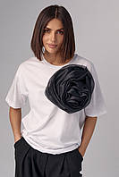 Женская футболка с крупным объемным цветком - белый цвет, S