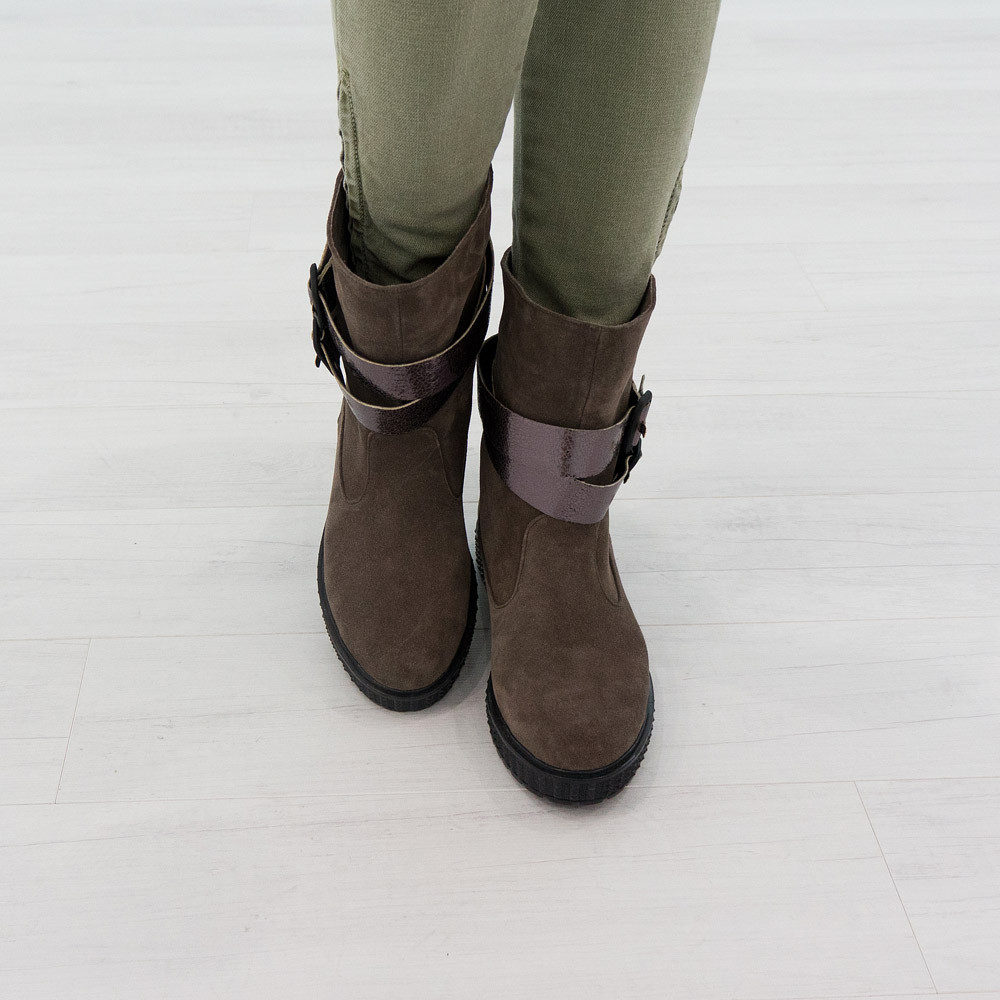 Ботинки на низком ходу женские Woman's heel коричневые из натуральной замши - фото 3 - id-p403050334