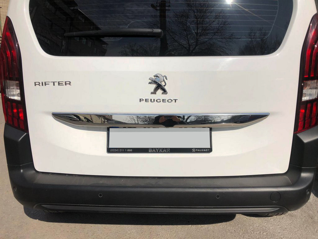 Планка над номером (нерж.) для Peugeot Partner/Rifter 2019-2024 рр