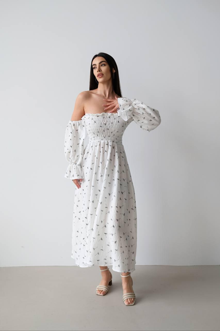Біле плаття з муліну з верхом резинкою відкритими плечима та розкльошеною спідницею (р. 42-46), фото 1