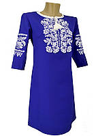 Синее вышитое короткое платье с цветочным орнаментом с белой вышивкой