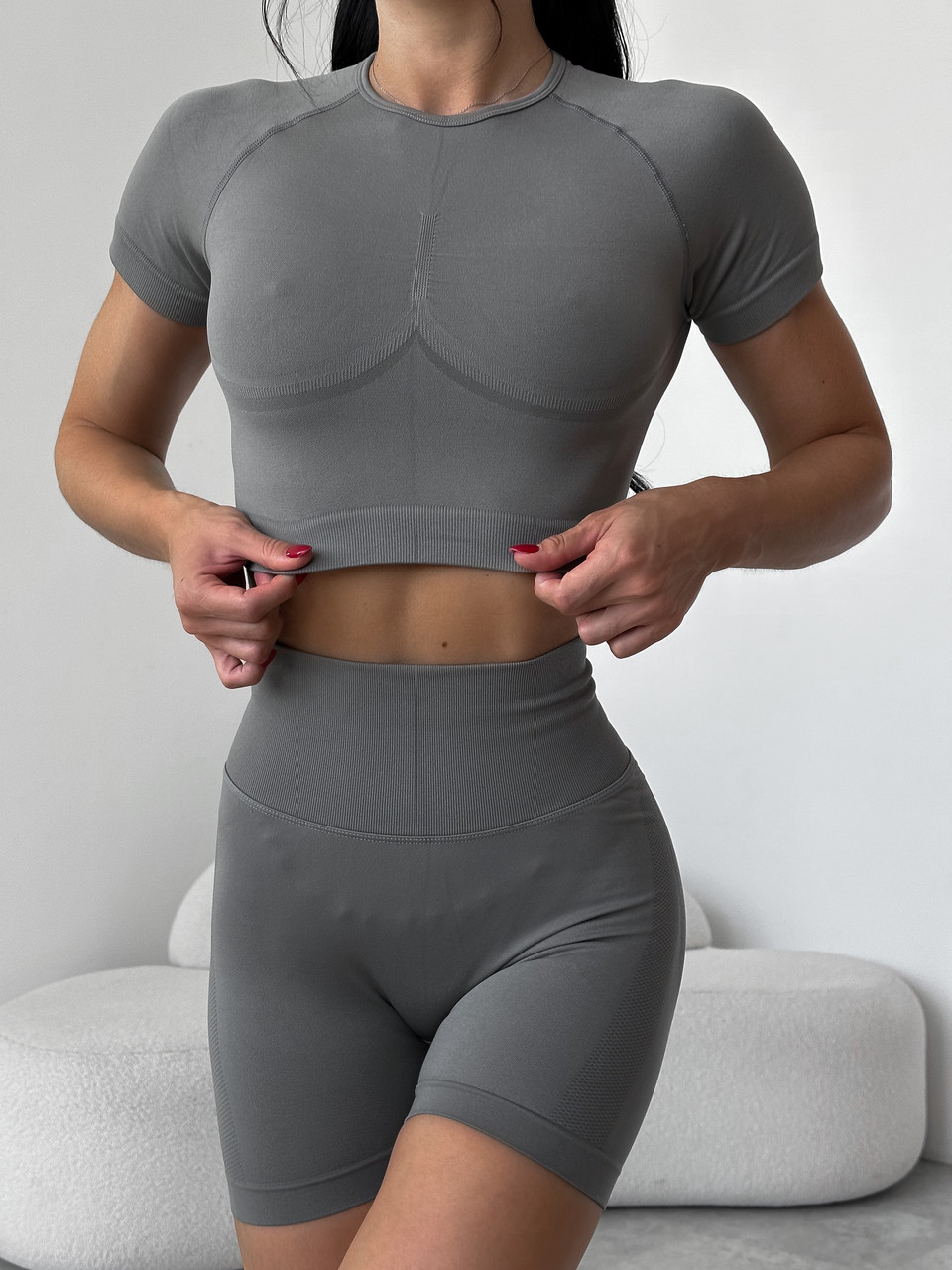 Одяг для йоги та фітнесу Жіночий спортивний безшовний пушап костюм із шортами та топом сірий