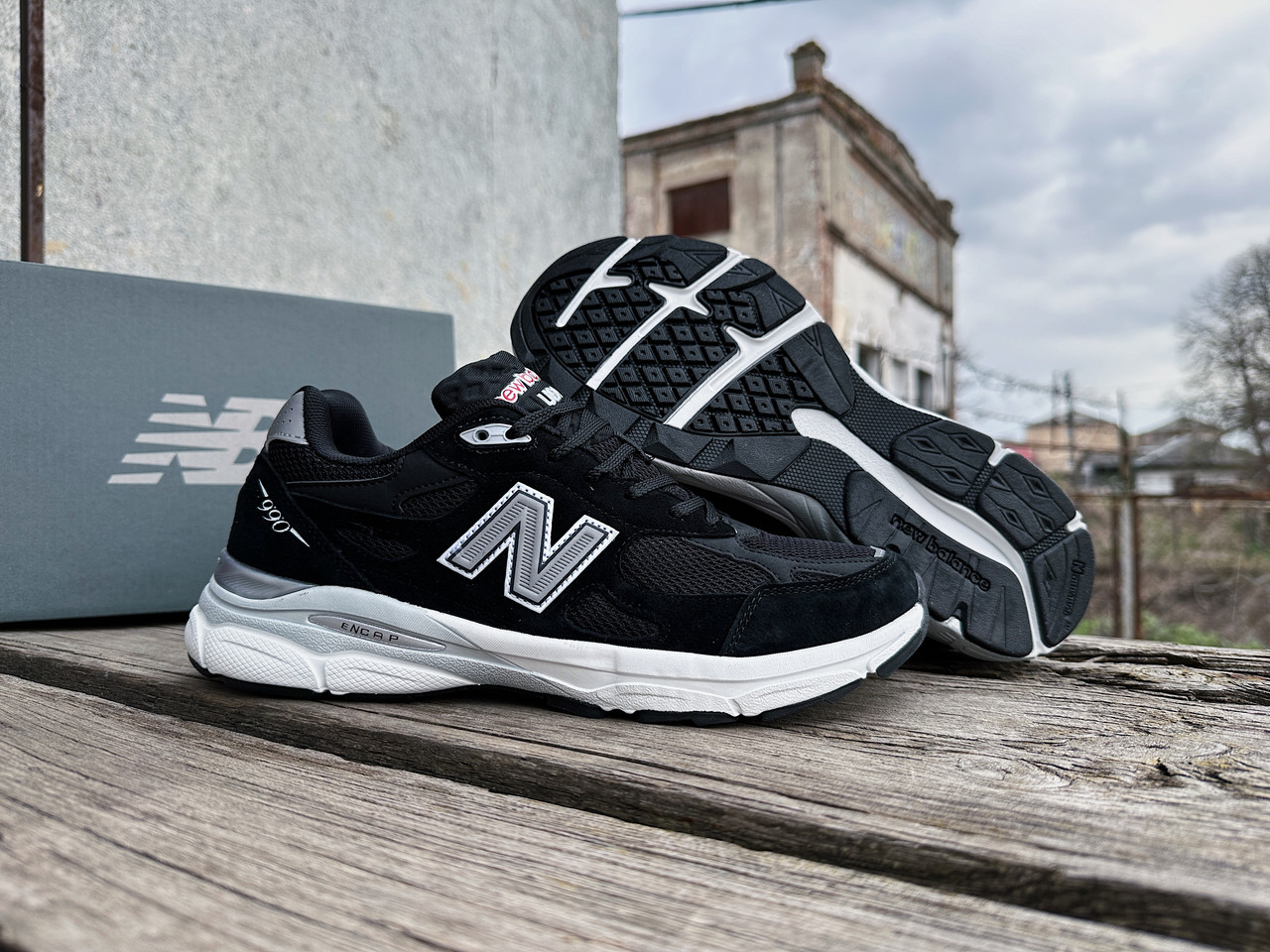 Чоловічі кросівки New Balance 990v3 Black White чорні з білим